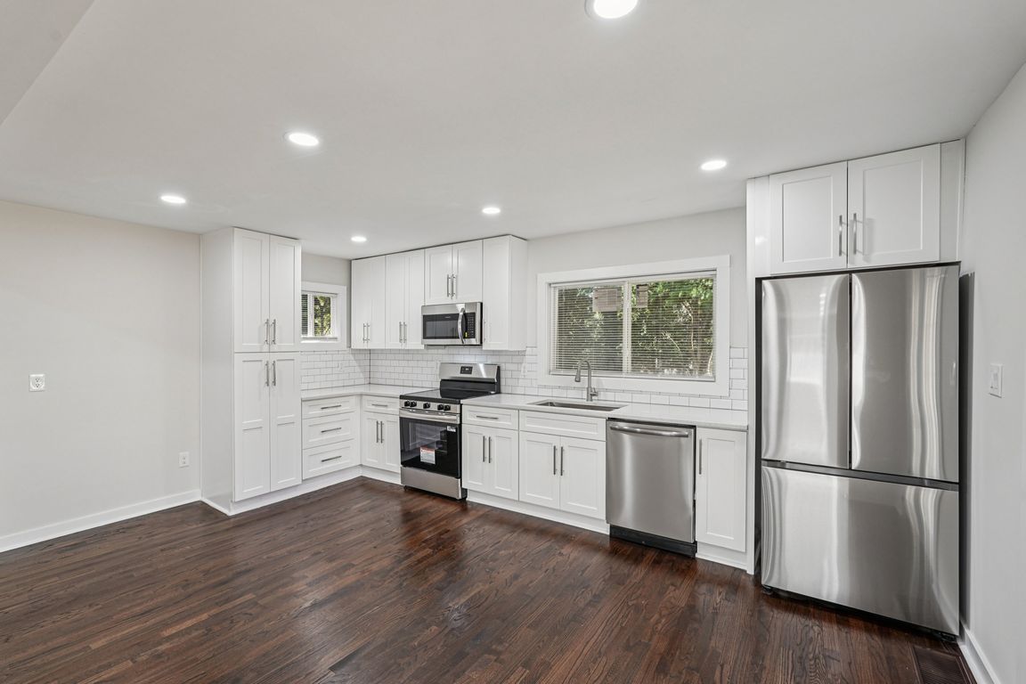 next background image