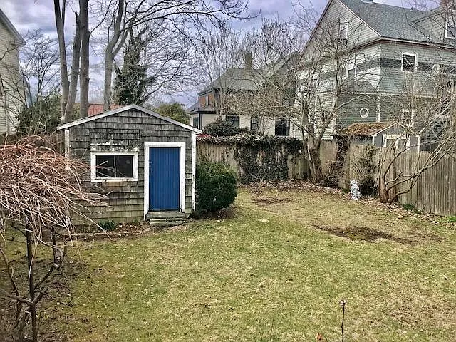 Bradford Ave — Photo 20