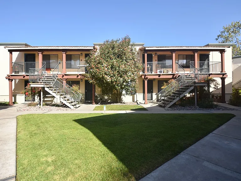 Villas de Laura Apts — Photo 17