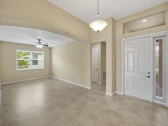 3rd image of 12190 SW Bennington Cir