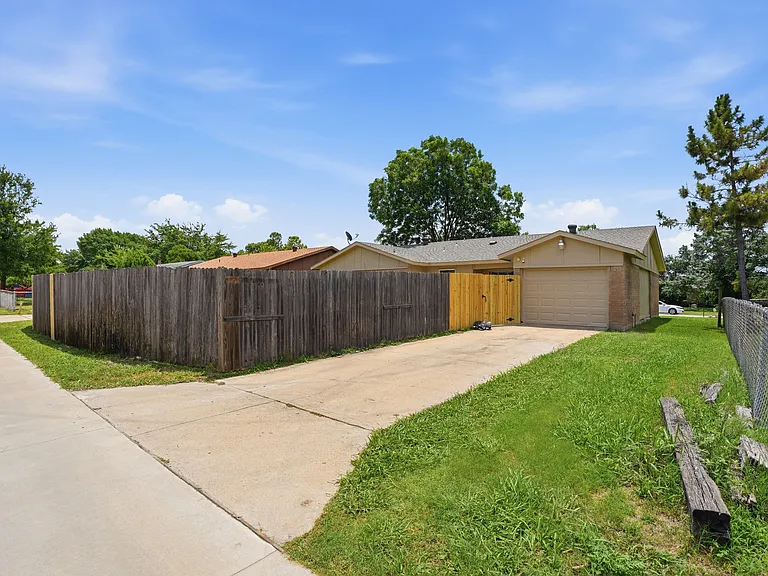 1373 Oakbluff Dr — Photo 20