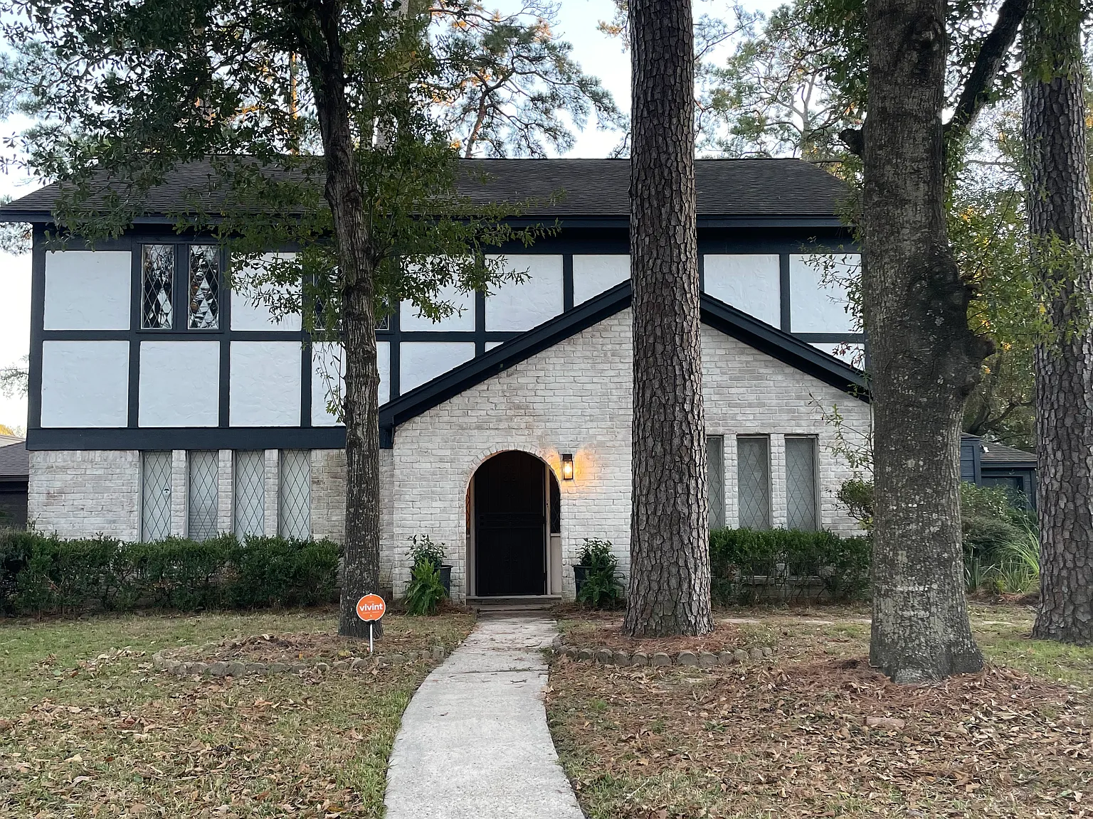 4 bed, 2493 sqft, $2,000 — Photo 1