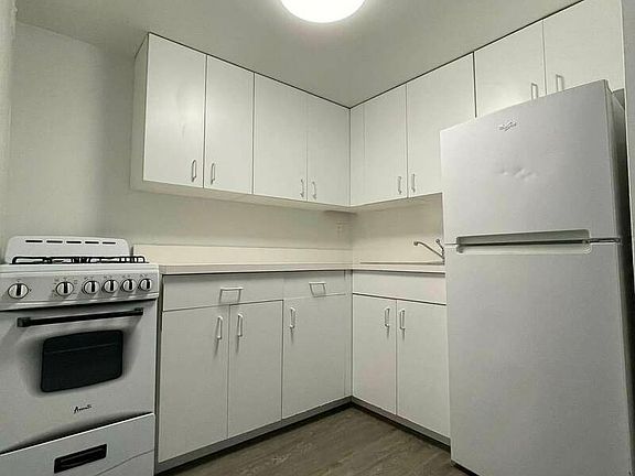 4th image of 88 Fulton St #507