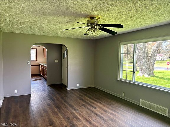 2nd image of 1452 W Park Ave