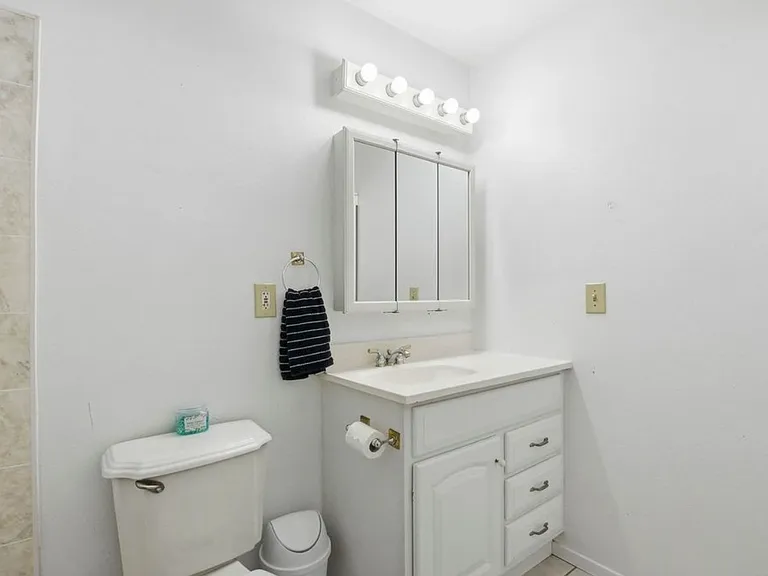 1830 Thelborn Way — Photo 32