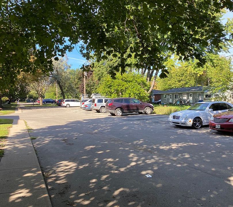 2nd image of 804 Stillwell Ave
