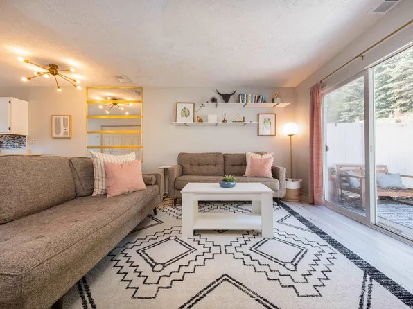 3781 Vale Dr, Traverse City, MI 49686