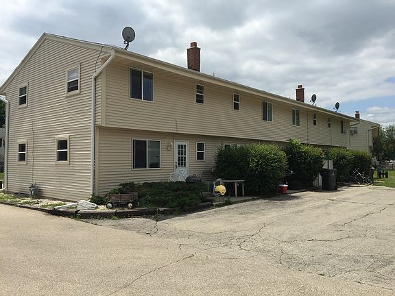 3rd image of N169 W20020 Georgetown Dr.