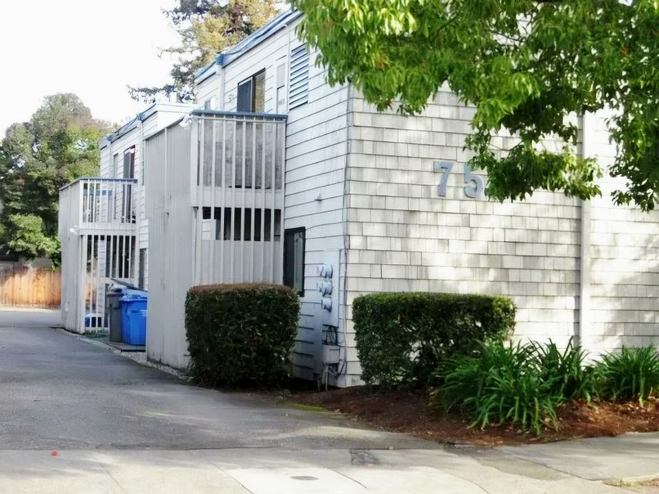 1st image of 752 Orchard St APT 4