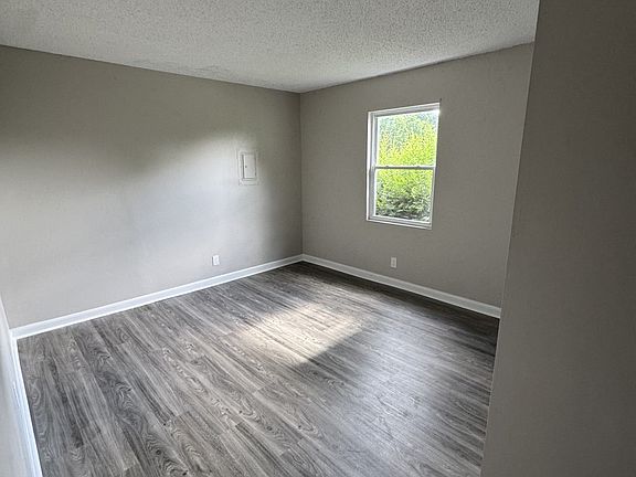5th image of 706 Linden Green Dr
