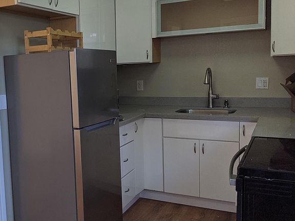 4th image of 684 Oakside Ave APT 4