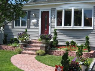 33 Harris St, Patchogue, NY 11772