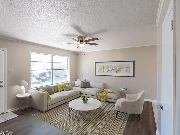 3rd image of 1401 Plummer Dr APT B