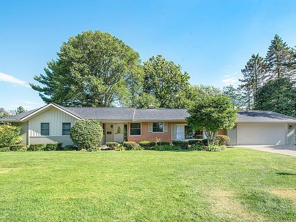 2nd image of 209 Leland Dr S
