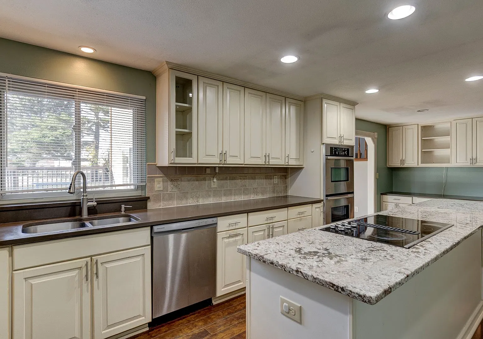 3 Bed 3 Bath Home Near West Beach — Photo 1