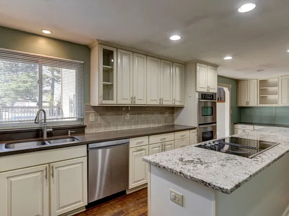 1913 Island View Rd, Oak Harbor, WA 98277