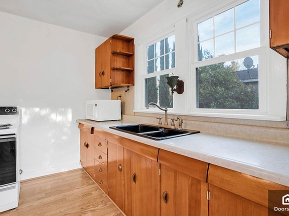 3rd image of 222 Belmont Ave