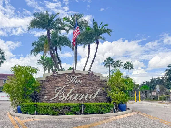 775 NW 165th Ave, Pembroke Pines, FL 33028