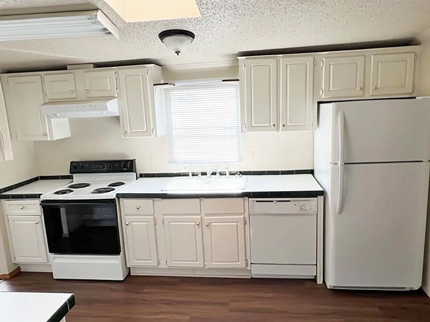 Great 4 Bdrm 2 Bath Manufactured Home in Rhome Tx — Photo 3