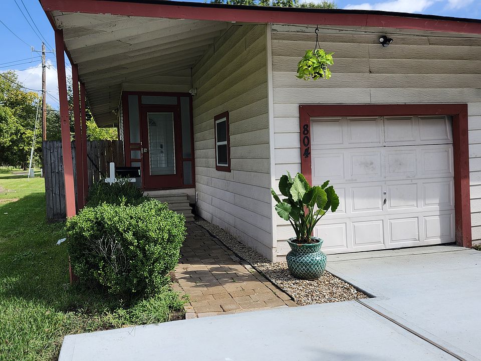 1st image of 804 Winding Way St