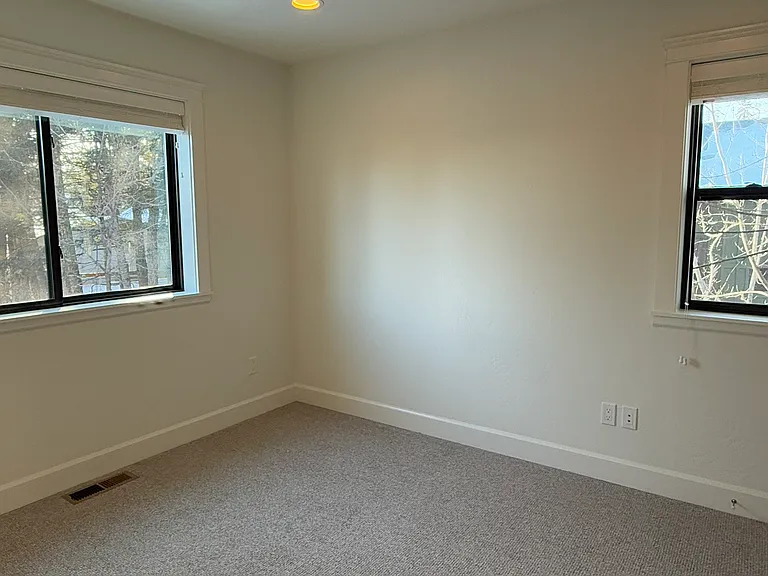 521 W 2nd St — Photo 17