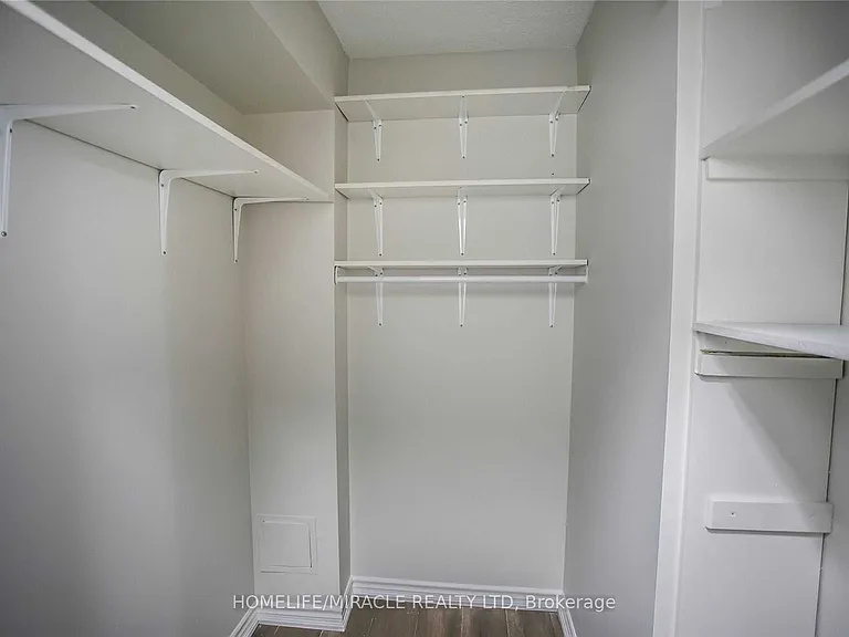1625 Bloor St E — Photo 4