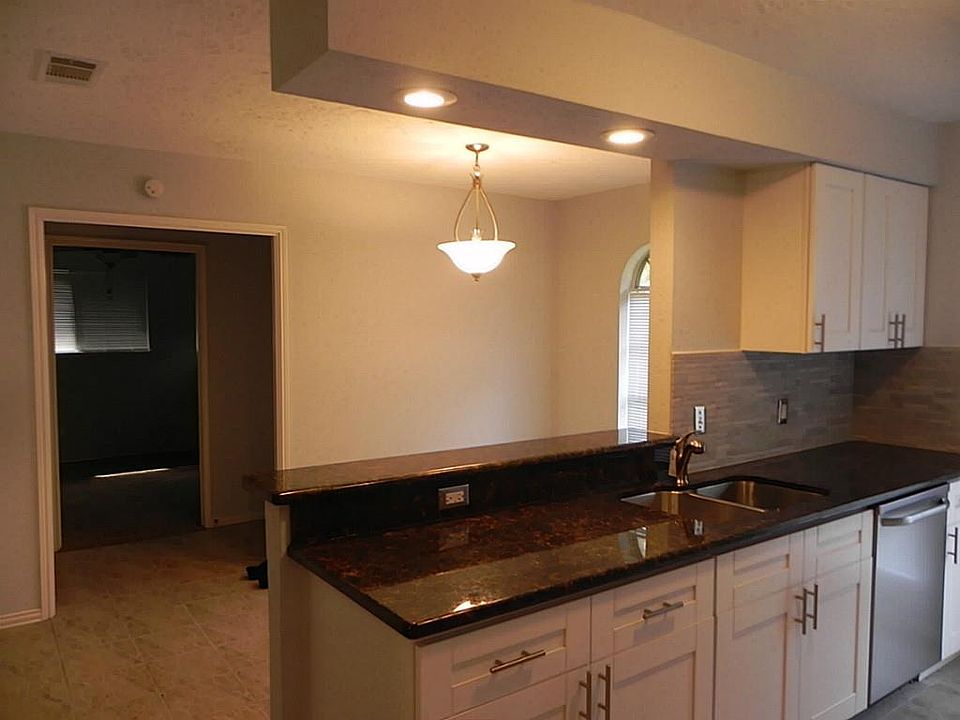 1st image of 16651 La Avenida Dr