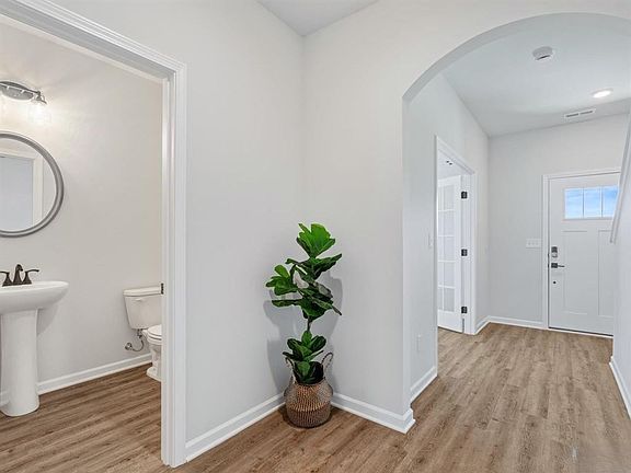 5th image of 127 Huffman St