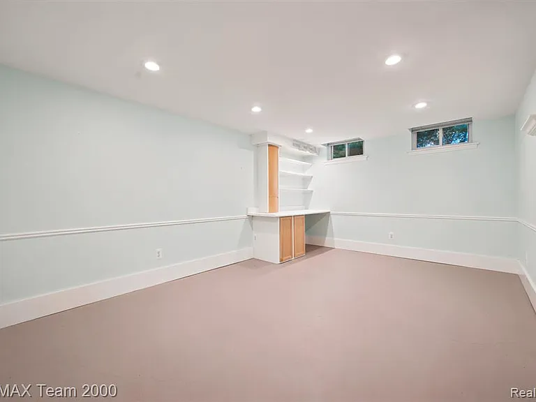 31906 Cambridge St — Photo 24