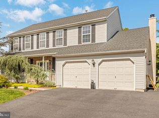 19 Yarrow Ct, Perkasie, PA 18944