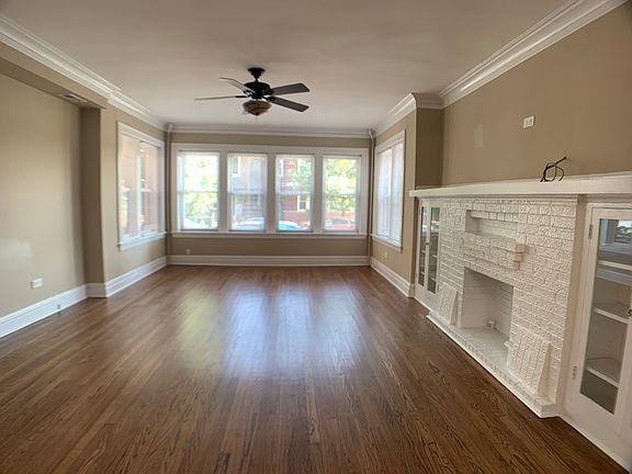 2nd image of 2336 W Melrose St APT 1