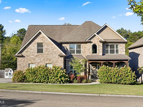 2nd image of 1727 Apple Grove Ln