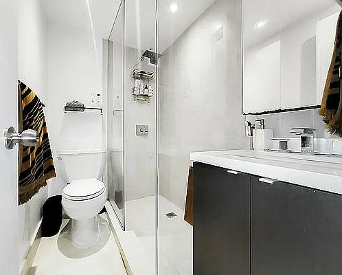 5th image of 690 Greenwich St APT 3E