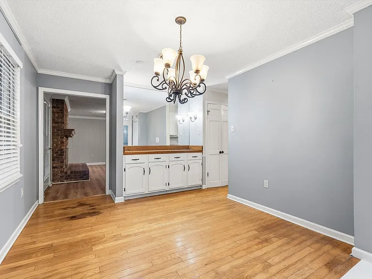 1610 Hillcrest Dr — Photo 33