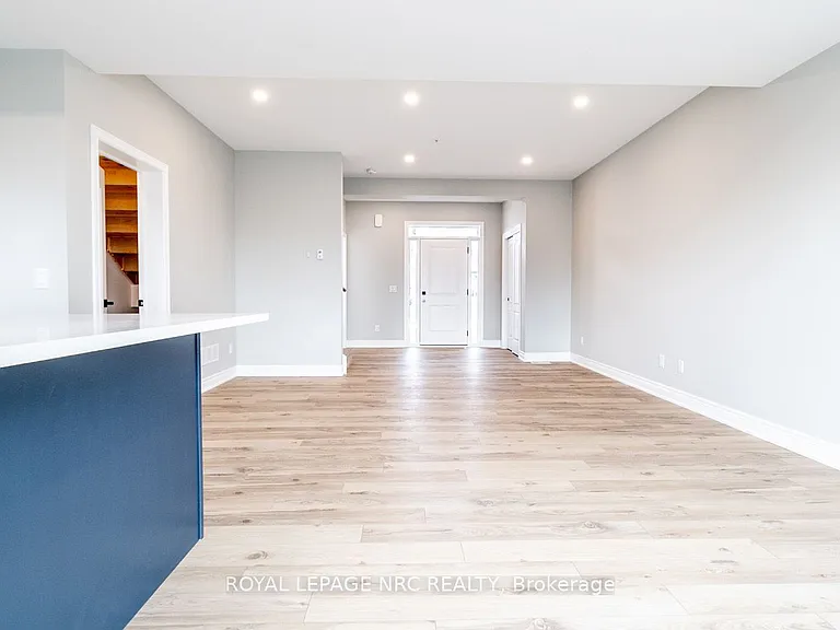 121A Moffatt St #21 — Photo 12