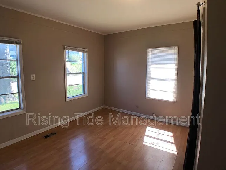 1208 Waverly St — Photo 8