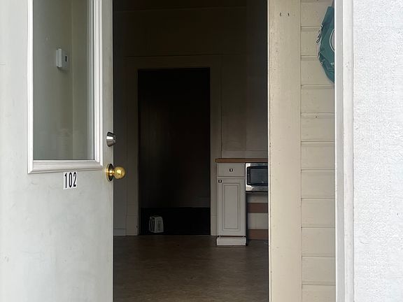 3rd image of 1208 N Garden St #102