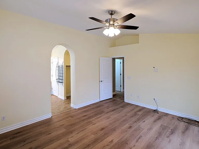 143 S Willow Creek St — Photo 16