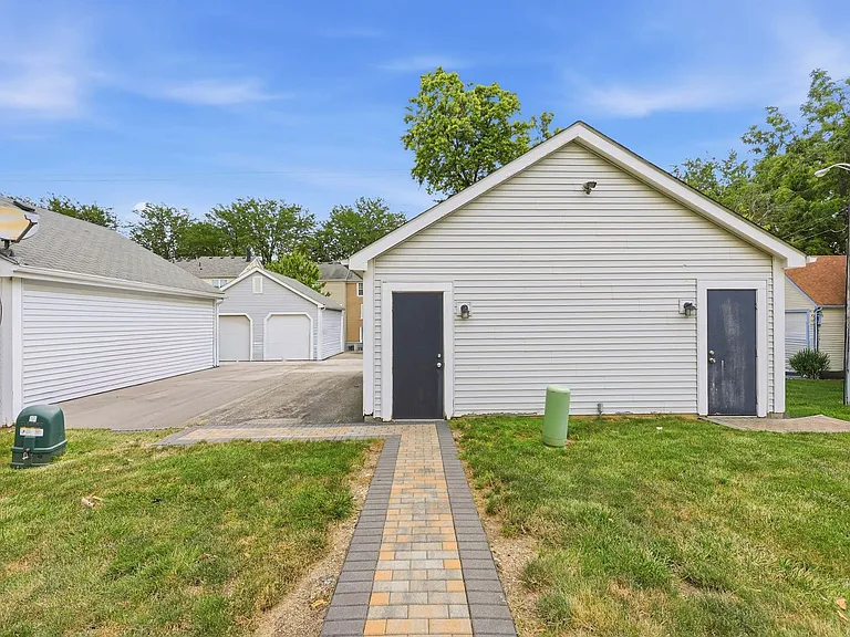 1238 Michigan Ave — Photo 22