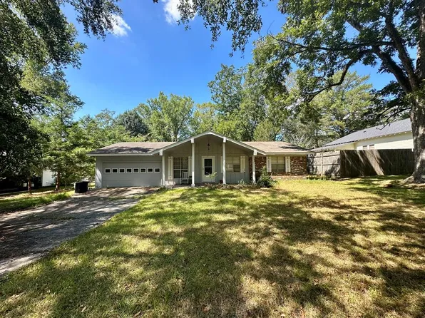 111 Davis Ave, Pelahatchie, MS 39145