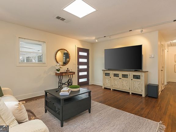 5th image of 3012 Monterey Dr