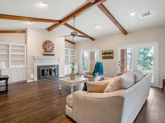 5th image of 812 Broadmoor Dr