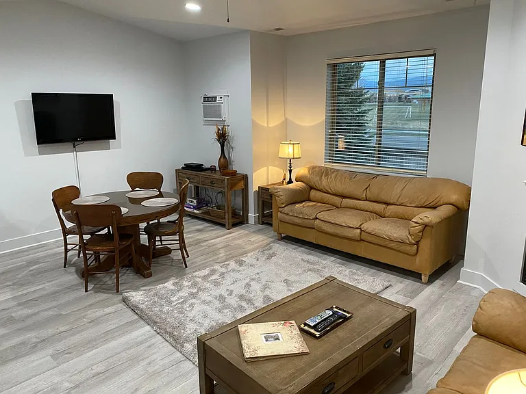 4376 Brookside Ln — Photo 3