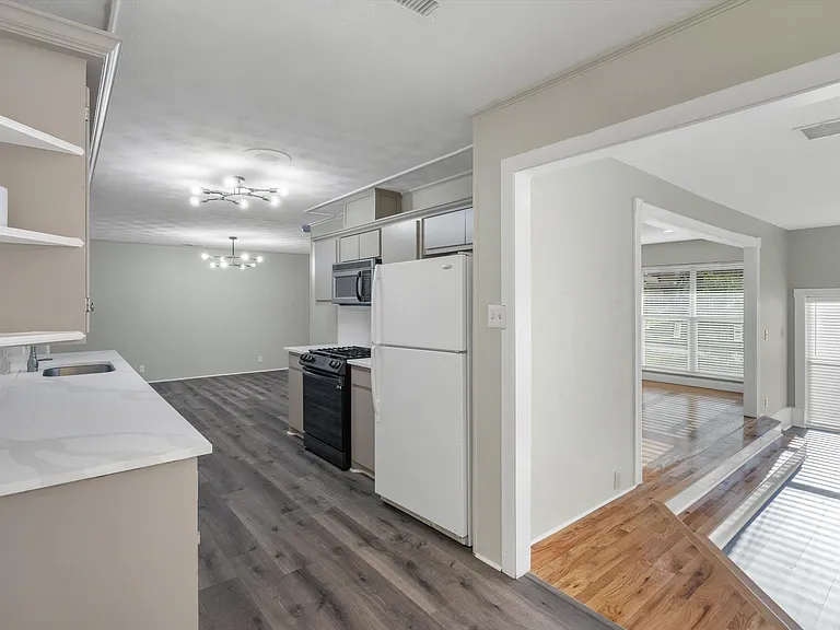 406 N Bonham Dr — Photo 14