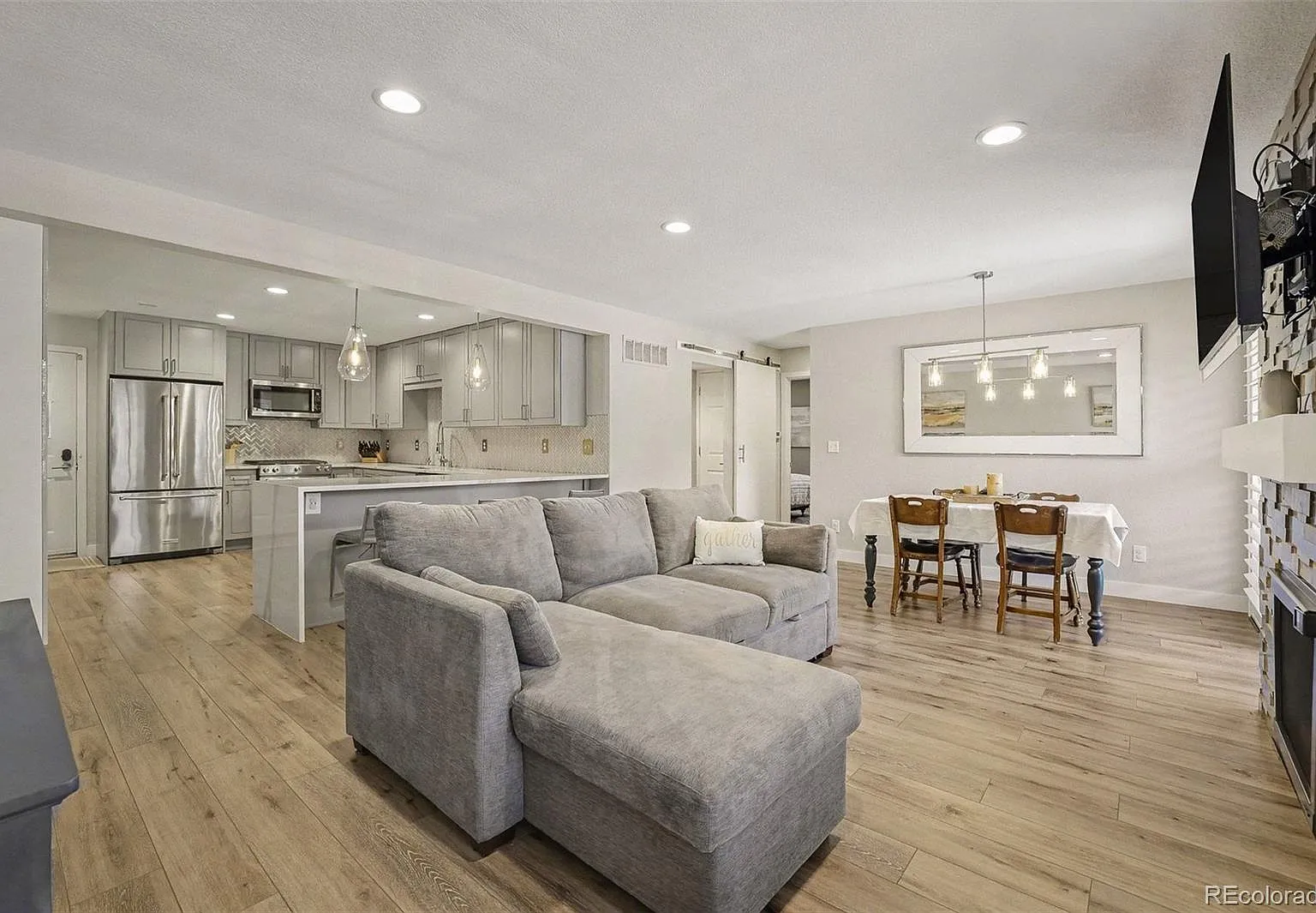 2 bed, 1095 sqft, $2,150 — Photo 1