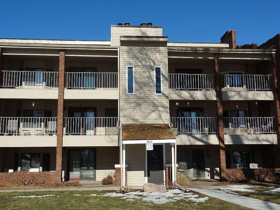 1st image of 4 Lakeshore Ct