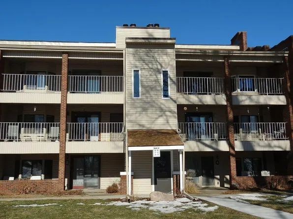 4 Lakeshore Ct, Council Bluffs, IA 51501