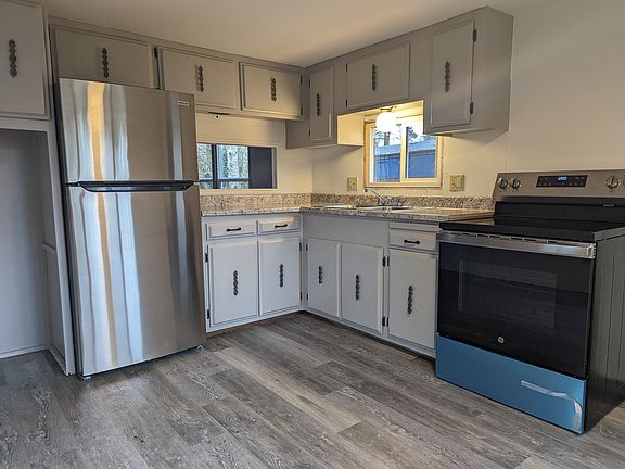 4th image of 771 Cardinal Ave NE