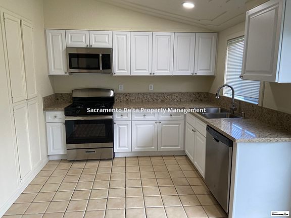 3rd image of 3833 Karl Dr