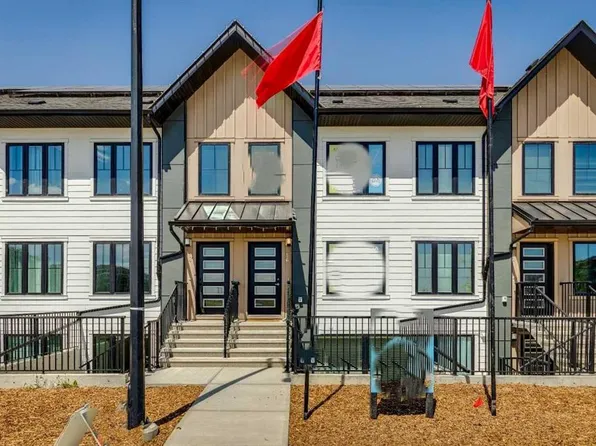 40 N Livingston Parade NE #205, Calgary, AB T3P 2K4